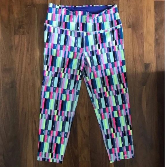 VSX Knockout Capri Leggings - Medium - Picture 2 of 6